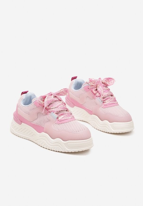 Renee - Różowe Sneakersy z Tłoczoną Platformą Xilanne. Okazja: na co dzień. Kolor: różowy. Materiał: jeans. Obcas: na platformie