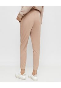 JENESEQUA - Beżowe spodnie dresowe z logo. Kolor: beżowy. Materiał: dresówka #3