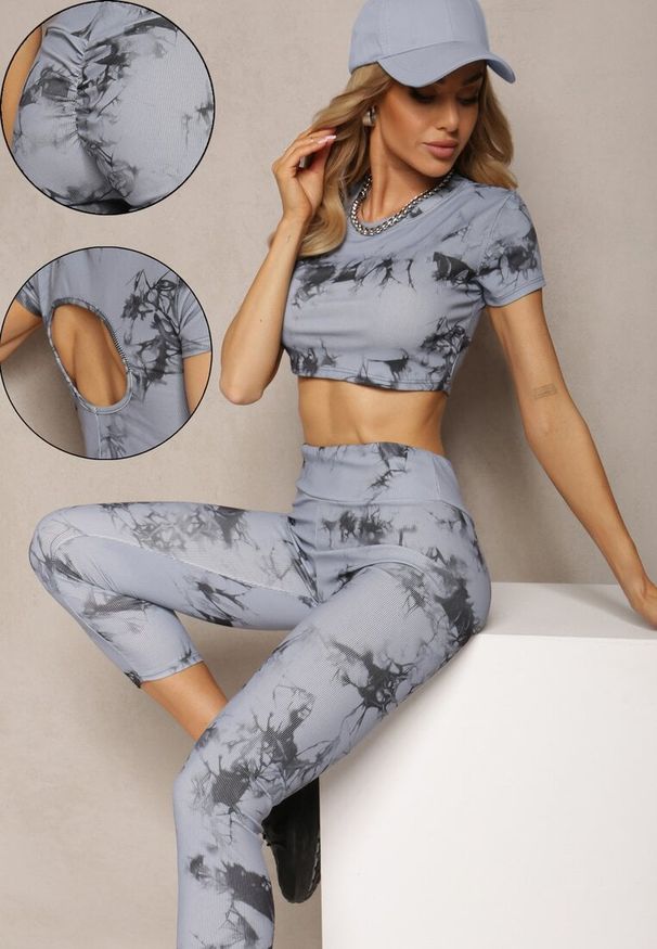 Renee - Szary Komplet Sportowy z Printem Tie-Dye z Koszulą Cropped i Legginsami Davenia. Kolor: szary. Materiał: jeans. Wzór: nadruk