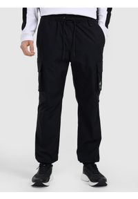 4f - 4F Spodnie casual cargo męskie - czarne S. Okazja: na co dzień. Kolor: czarny. Styl: casual