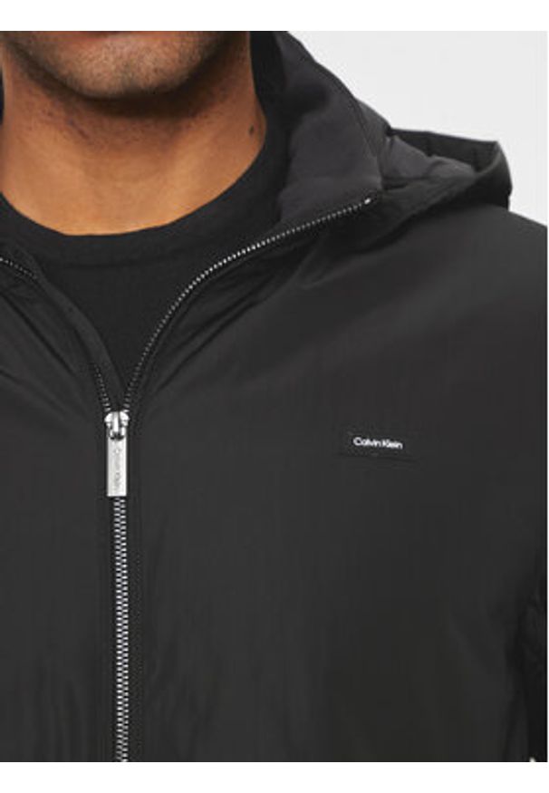 Calvin Klein Kurtka przejściowa K10K113005 Czarny Regular Fit. Kolor: czarny. Materiał: syntetyk