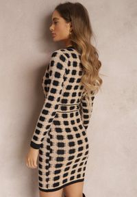 Renee - Beżowa Dzianinowa Sukienka w Geometryczny Wzór z Metaliczną Nitką Enoto. Kolor: beżowy. Materiał: dzianina. Wzór: geometria. Długość: mini