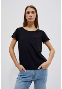 MOODO - Bawełniany t-shirt z kieszkonką i krótkimi rękawami czarny. Kolor: czarny. Materiał: bawełna. Długość rękawa: krótki rękaw. Długość: krótkie
