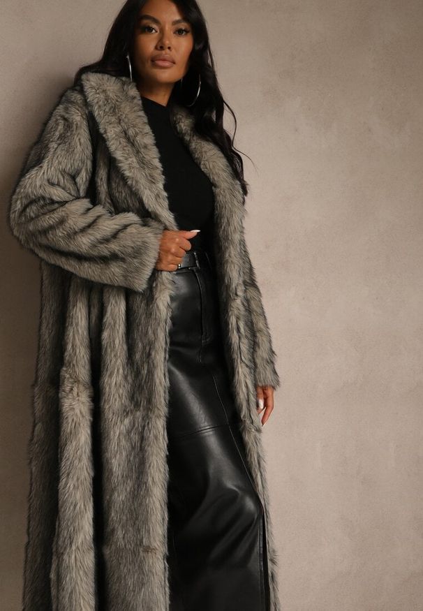 Renee - Beżowo-Czarny Płaszcz Futerko o Długim Kroju Ozdobiony Kołnierzem Cannesa. Okazja: na co dzień. Kolor: szary. Materiał: futro. Długość: długie. Wzór: aplikacja. Styl: casual, elegancki