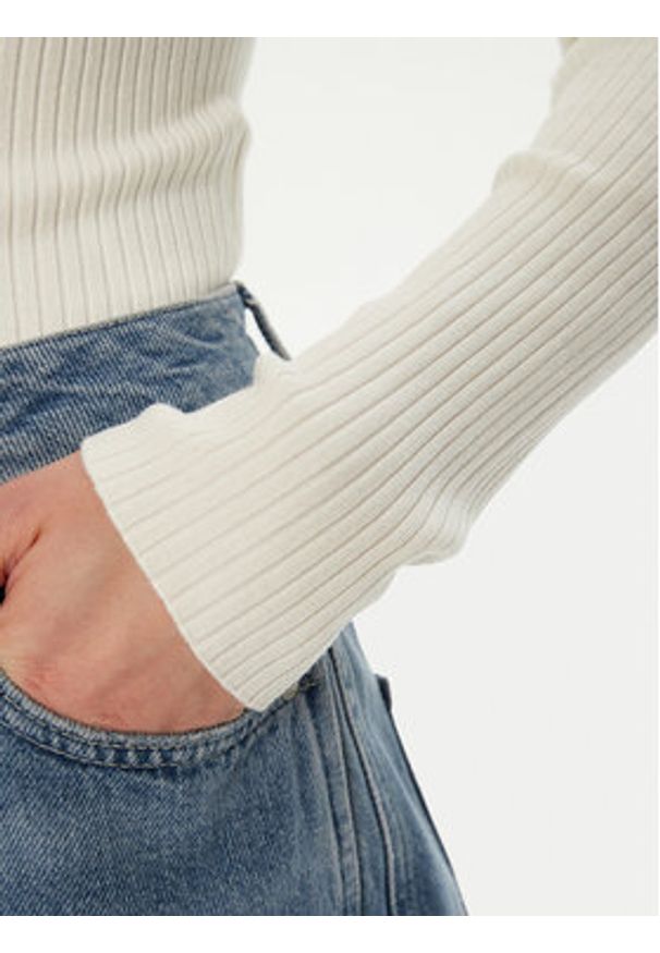 JJXX Sweter Jodi 12250072 Biały Slim Fit. Kolor: biały. Materiał: wiskoza