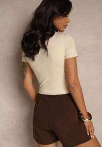 Renee - Jasnobeżowy T-shirt Cropped z Wiskozą Efranessa. Kolor: beżowy. Materiał: wiskoza. Sezon: lato