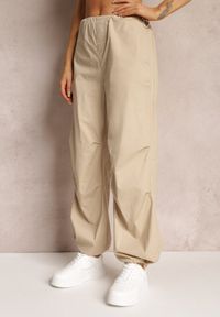 Renee - Beżowe Szerokie Spodnie Spadochronowe ze Stoperami Ranyah. Stan: podwyższony. Kolor: beżowy. Materiał: bawełna, tkanina. Wzór: jednolity, gładki #4