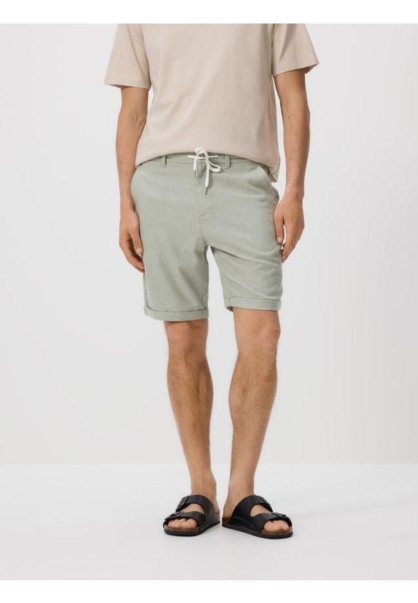 Reserved - Szorty z domieszką lnu - jasnozielony. Kolor: zielony. Materiał: len
