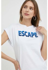 Marella t-shirt bawełniany kolor biały. Kolor: biały. Materiał: bawełna. Długość rękawa: krótki rękaw. Długość: krótkie. Wzór: haft #3