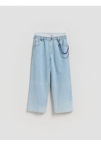 Reserved - Jeansy baggy z łańcuchem - niebieski. Kolor: niebieski #1