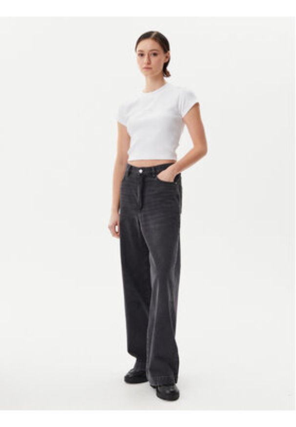 Calvin Klein Jeans T-Shirt LV047AB802 Biały Regular Fit. Kolor: biały. Materiał: bawełna