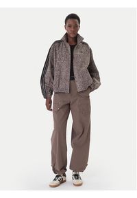 Adidas - adidas Kurtka jeansowa Firebird Aop KD2815 Brązowy Oversize. Kolor: brązowy. Materiał: bawełna #2