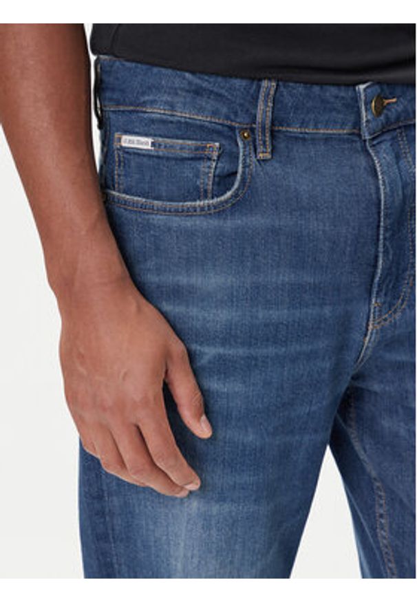 Guess Jeans Jeansy M5BA90 D002C Niebieski Tapered Fit. Kolor: niebieski