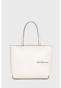 Calvin Klein Jeans torebka kolor beżowy. Kolor: beżowy. Wzór: nadruk. Materiał: z nadrukiem. Rodzaj torebki: na ramię