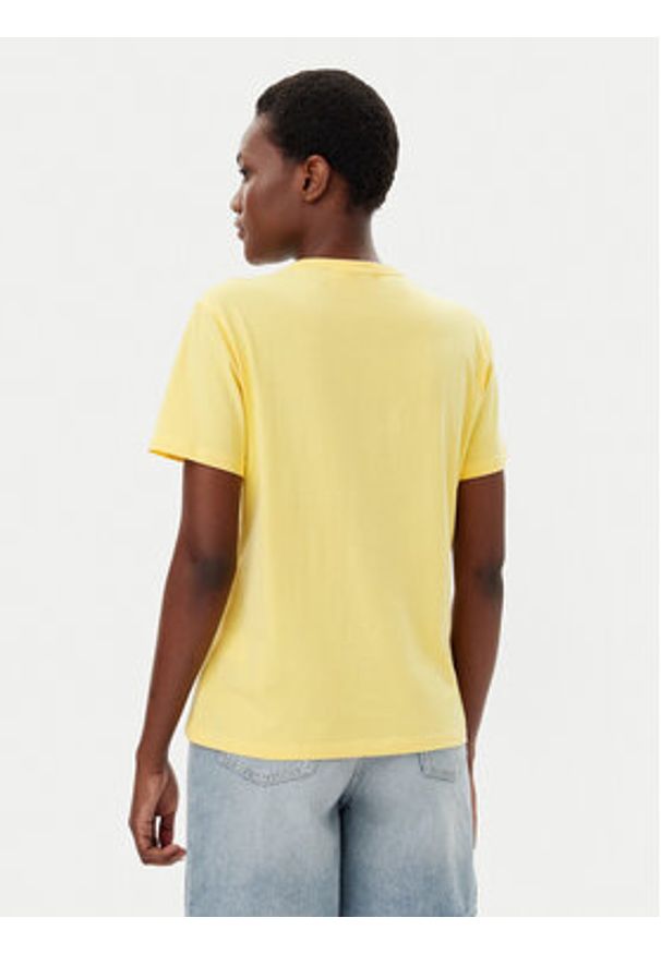 Hugo - HUGO T-Shirt Damacia_4 50539101 Żółty Regular Fit. Kolor: żółty. Materiał: bawełna