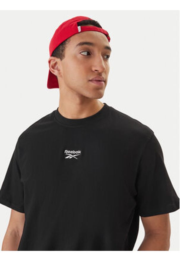 Reebok T-Shirt Branagan RK25561CCM Czarny Regular Fit. Kolor: czarny. Materiał: bawełna