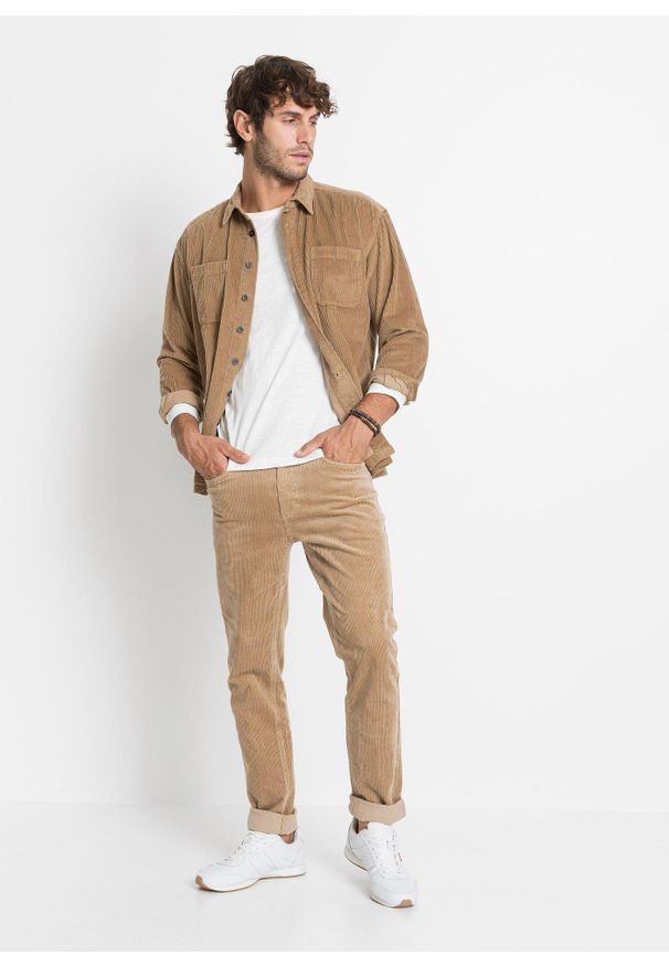 bonprix - Spodnie sztruksowe ze stretchem w wygodnym fasonie Slim Ft. Kolor: brązowy. Materiał: sztruks