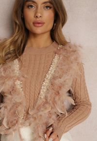 Renee - Beżowy Sweter z Piórami Deti. Okazja: na co dzień. Kolor: beżowy. Materiał: jeans. Długość rękawa: długi rękaw. Długość: długie. Wzór: aplikacja. Styl: elegancki, casual