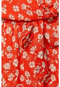 Pepe Jeans - Sukienka Alejandra. Kolor: czerwony. Materiał: tkanina, poliester. Długość rękawa: krótki rękaw. Wzór: kwiaty. Typ sukienki: rozkloszowane. Długość: mini #3