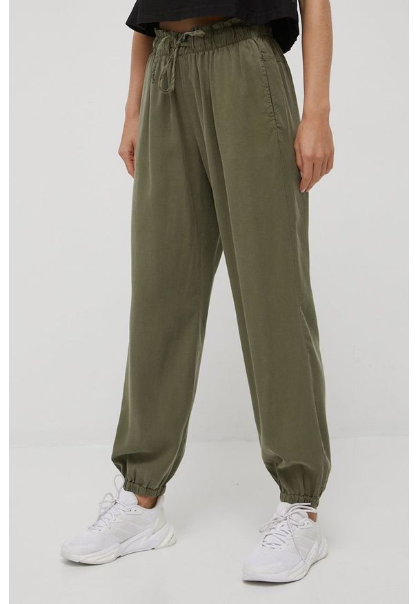 Deha spodnie damskie kolor zielony joggery high waist. Stan: podwyższony. Kolor: zielony. Materiał: tkanina, lyocell, materiał, jedwab