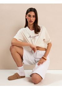 Sinsay - Szorty jeansowe baggy - biały. Kolor: biały. Materiał: jeans