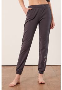 Etam spodnie piżamowe Maude damskie kolor szary. Kolor: szary. Wzór: nadruk