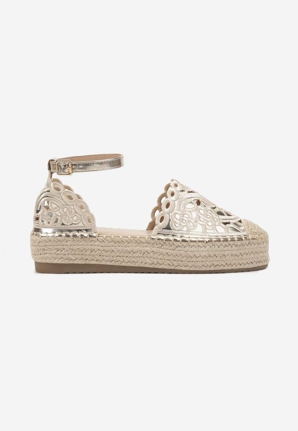 Born2be - Złote Espadryle na Grubej Podeszwie z Ażurową Cholewką Eleasel. Okazja: na co dzień. Zapięcie: sprzączka. Kolor: złoty. Materiał: jeans. Szerokość cholewki: normalna. Wzór: ażurowy. Styl: casual