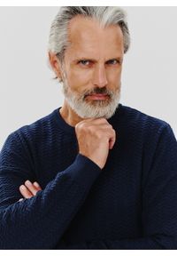 Pako Lorente - PAKO LORENTE – Męski sweter w kolorze granatowym. Kolor: czerwony, niebieski. Materiał: bawełna. Sezon: jesień