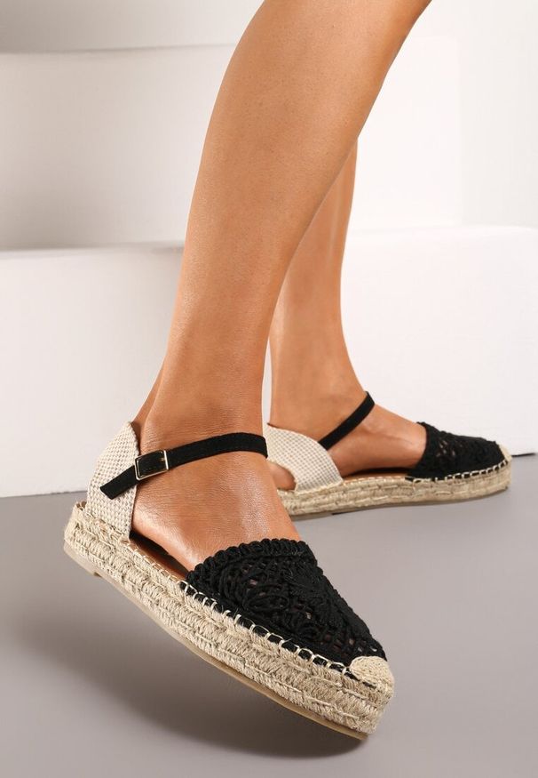 Born2be - Czarne Espadryle na Grubej Podeszwie z Plecionką i Sprzączką Anadila. Nosek buta: okrągły. Zapięcie: sprzączka. Kolor: czarny. Materiał: materiał. Styl: wakacyjny, klasyczny
