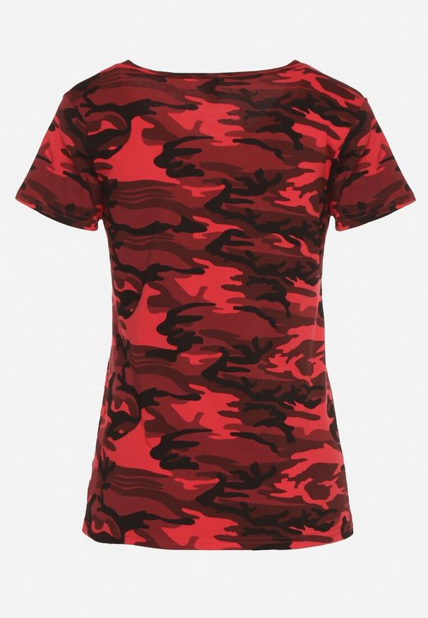 Born2be - Czerwony Bawełniany T-shirt w Moro Navaria. Okazja: na co dzień. Kolor: czerwony. Materiał: bawełna. Wzór: moro. Styl: casual, militarny