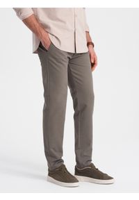 Ombre Clothing - Klasyczne spodnie męskie chino z delikatną teksturą - ciemnobeżowe V1 OM-PACP-0188 - XXL. Kolor: beżowy. Materiał: materiał, bawełna, poliester. Styl: klasyczny #3