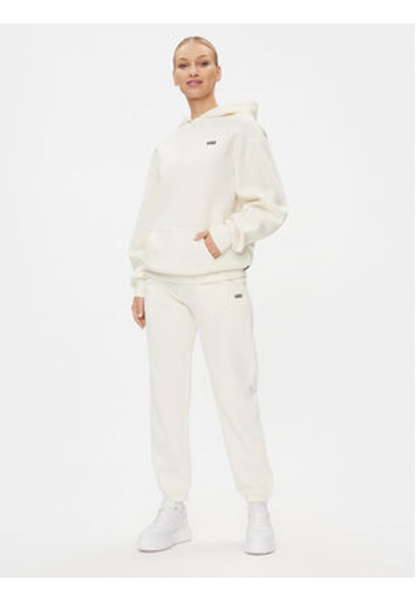 Vans Spodnie dresowe Comfycush Relaxed Sweatpant VN0A7ROXFS81 Écru Relaxed Fit. Materiał: bawełna