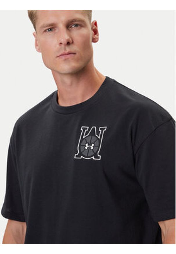 Under Armour T-Shirt Hoops Courtside 6003686 Czarny Oversize. Kolor: czarny. Materiał: bawełna