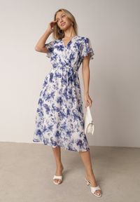 Born2be - Niebieska Kopertowa Sukienka w Kwiaty z Wiązanym Paskiem i Brokatem Hilingea. Okazja: na imprezę, do pracy, na co dzień. Kolor: niebieski. Wzór: kwiaty. Typ sukienki: kopertowe. Styl: casual, elegancki. Długość: midi #5