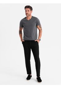Ombre Clothing - Męska klasyczna bawełniana koszulka z dekoltem w serek BASIC – grafitowa V3 OM-TSBS-0237 - XXL. Typ kołnierza: dekolt w serek. Kolor: szary. Materiał: bawełna. Styl: klasyczny