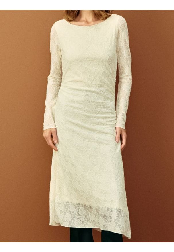 Sinsay - Sukienka z marszczeniami - kremowy. Kolor: kremowy