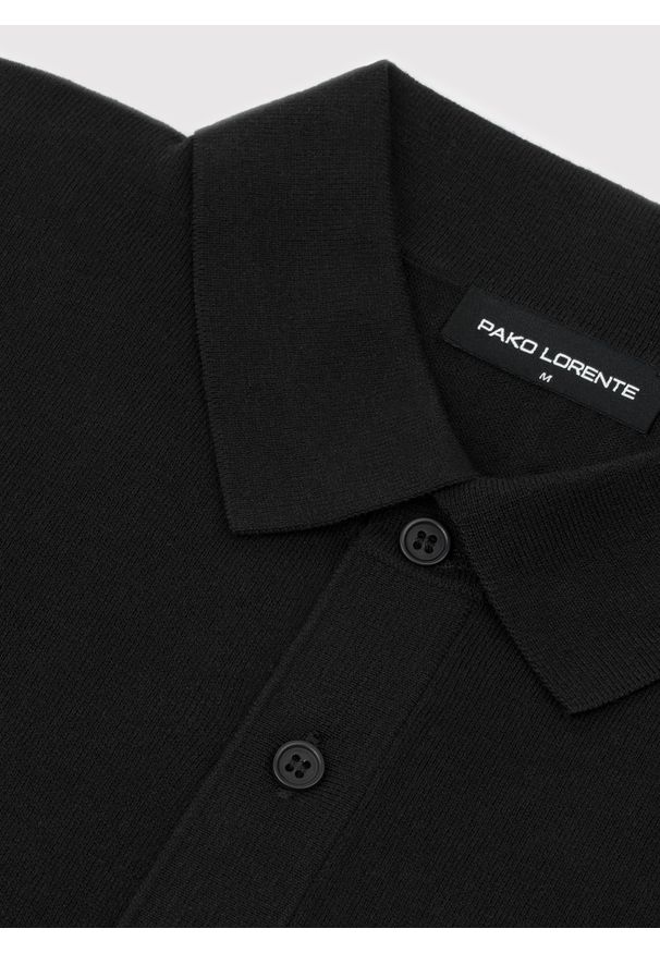 Pako Lorente - PAKO LORENTE - Czarny swetrowy t-shirt polo. Okazja: na co dzień. Typ kołnierza: polo. Kolor: beżowy, czarny, niebieski. Materiał: bawełna, jedwab. Długość rękawa: krótki rękaw. Długość: krótkie. Styl: casual, elegancki