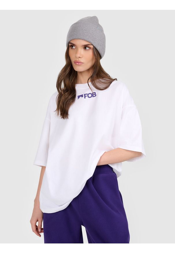 4f - 4F T-shirt loose z nadrukiem damski - biały XS. Okazja: na co dzień. Kolor: biały. Materiał: materiał. Wzór: nadruk. Styl: street, klasyczny, sportowy, casual
