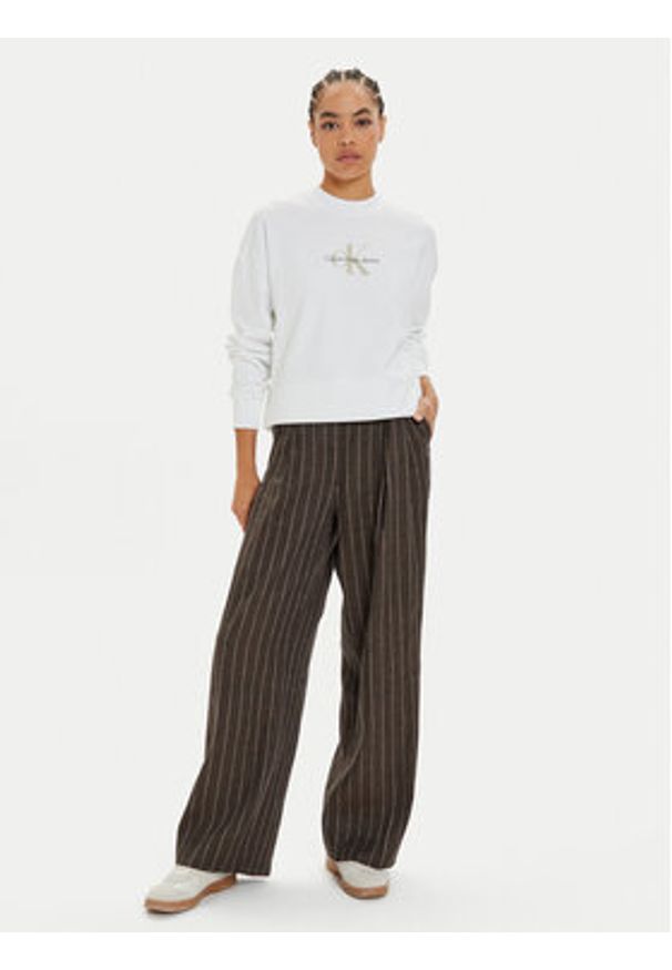 Calvin Klein Jeans Bluza Monologo J20J224177 Biały Regular Fit. Kolor: biały. Materiał: bawełna