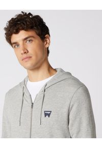Wrangler - WRANGLER SIGN OFF ZUPTHRU MĘSKA BLUZA MID GREY MELANGE W6B4HAX37 112130688. Okazja: na spacer, na uczelnię, na co dzień. Typ kołnierza: kaptur, polo. Materiał: wiskoza, tkanina, materiał, bawełna, jeans. Długość rękawa: długi rękaw. Długość: długie. Wzór: melanż. Styl: klasyczny, casual