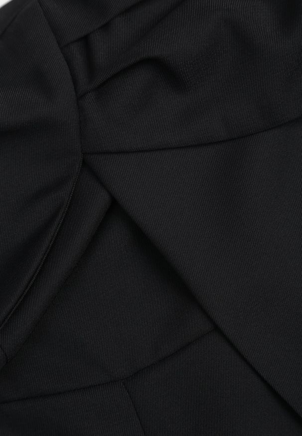 Renee - Czarny Kombinezon VICES na Jedno Ramię z Wiązaniem Arrida. Kolor: czarny. Materiał: zamsz. Styl: elegancki, wizytowy