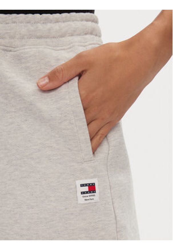 Tommy Jeans Szorty sportowe New Cls DW0DW17772 Szary Relaxed Fit. Kolor: szary. Materiał: bawełna