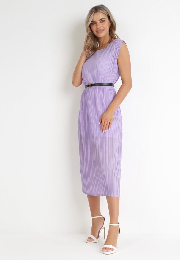 Born2be - Fioletowa Plisowana Sukienka Midi z Paskiem z Imitacji Skóry Sharia. Kolor: fioletowy. Materiał: skóra. Długość rękawa: bez rękawów. Styl: elegancki. Długość: midi