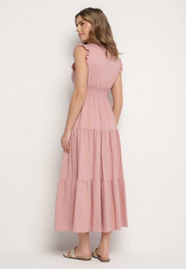 Born2be - Różowa Wiskozowa Sukienka z Falbankami Sadoline. Okazja: na co dzień. Typ kołnierza: kołnierz z falbankami. Kolor: różowy. Materiał: wiskoza. Styl: casual, boho