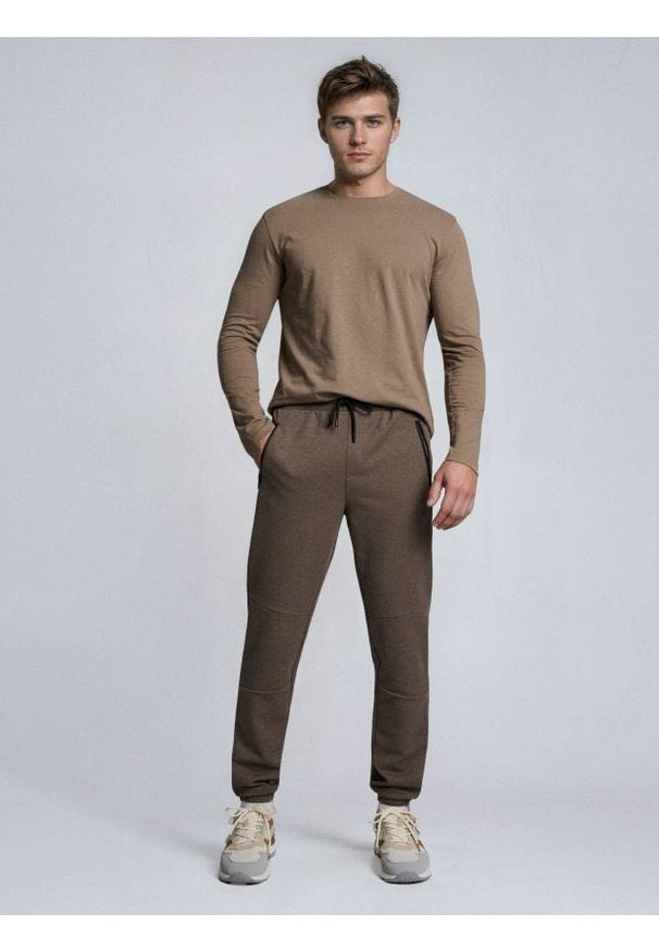 Sinsay - Spodnie dresowe jogger - brązowy. Kolor: brązowy. Materiał: dresówka