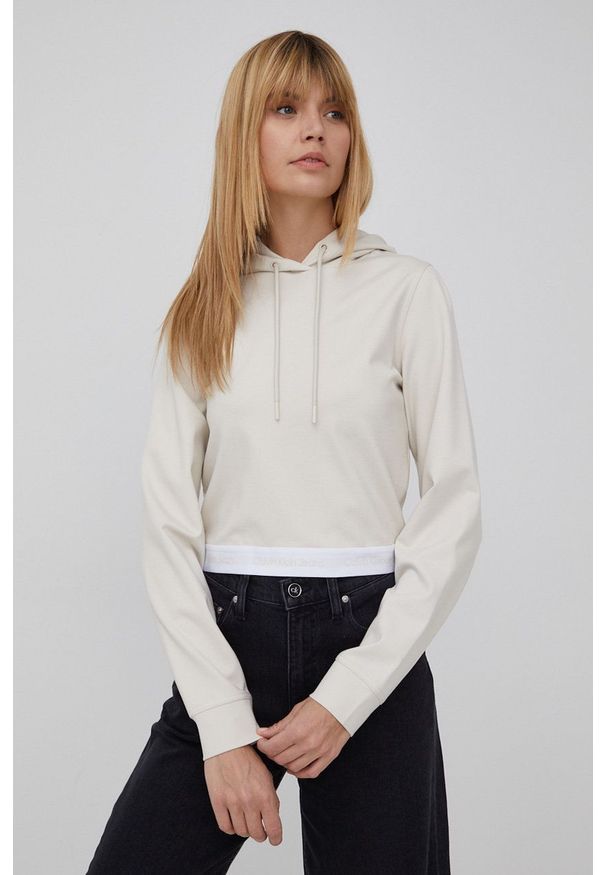 Calvin Klein Jeans bluza damska kolor beżowy z kapturem gładka. Okazja: na co dzień. Typ kołnierza: kaptur. Kolor: beżowy. Materiał: materiał, włókno, dzianina, wiskoza. Długość rękawa: długi rękaw. Długość: długie. Wzór: gładki. Styl: casual