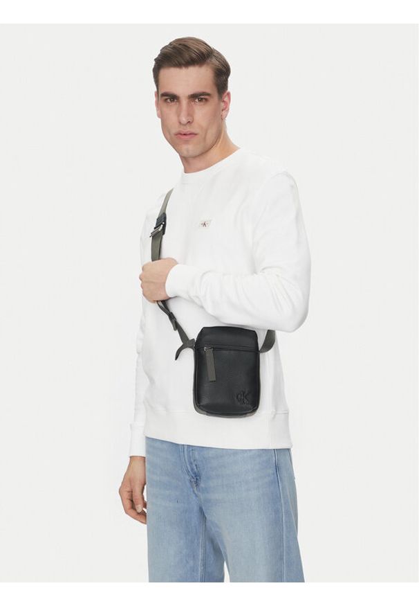 Calvin Klein Jeans Saszetka Cargo Reporter Bag LV04G3080G Czarny. Kolor: czarny. Materiał: skóra