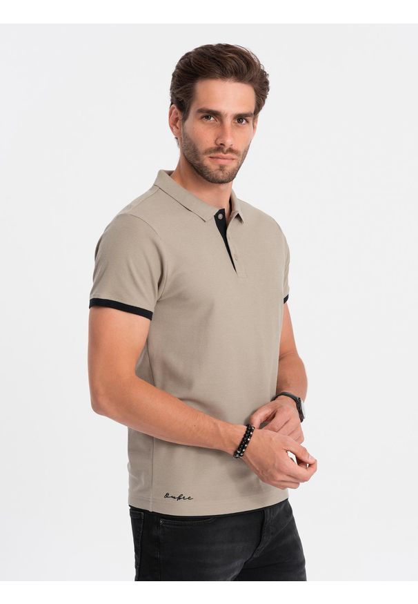 Ombre Clothing - Bawełniana koszulka męska polo z kontrastowymi wykończeniami – ciemnobeżowa V5 - Rozmiar: S. Typ kołnierza: polo. Kolor: beżowy. Materiał: bawełna. Wzór: haft