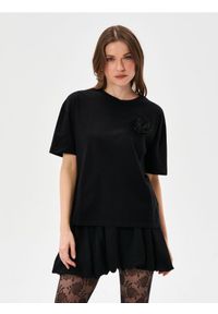 Sinsay - Bawełniana koszulka z tiulową apllikacją 3D - czarny. Kolor: czarny. Materiał: tiul, bawełna #1
