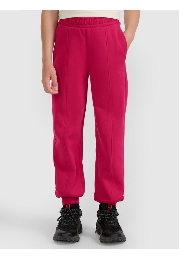 4f - 4F Spodnie dresowe joggery dziewczęce - różowe 164 (13-14 lat). Okazja: na co dzień. Kolor: różowy. Materiał: dresówka. Wzór: gładki, ze splotem. Sezon: lato. Styl: sportowy, casual, młodzieżowy